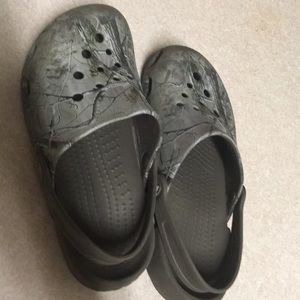 Boys camo crocs shoes